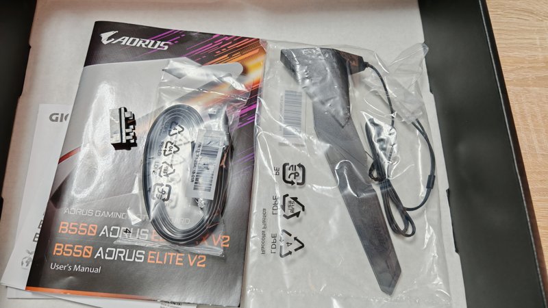 Vând placă de bază Gigabyte B550 AORUS ELITE AX V2 - Thumbnail 3