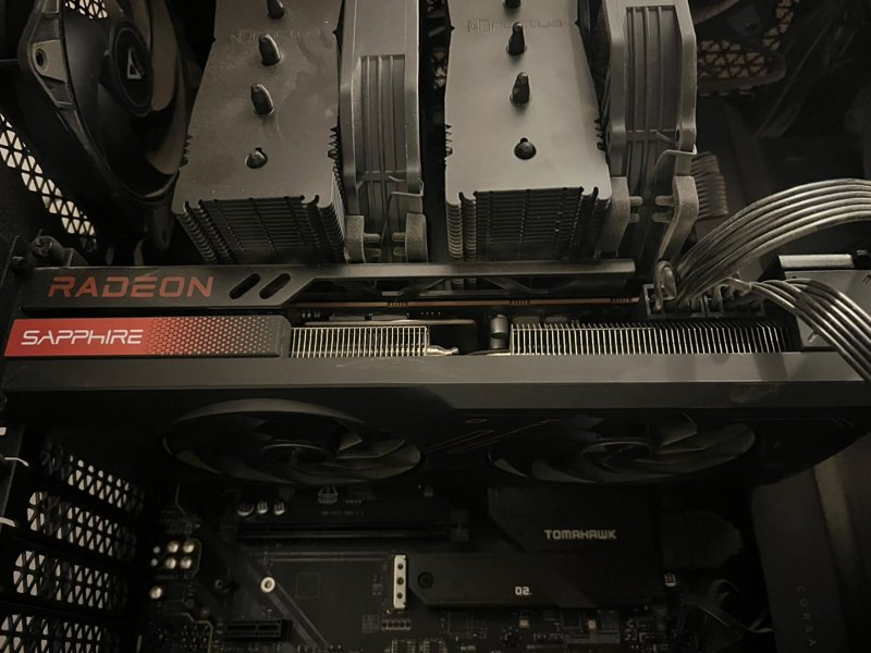 Vand/Schimb Sapphire Pulse Radeon RX 7800 XT 16GB Garantie Valabila pana în Decembrie 2027.