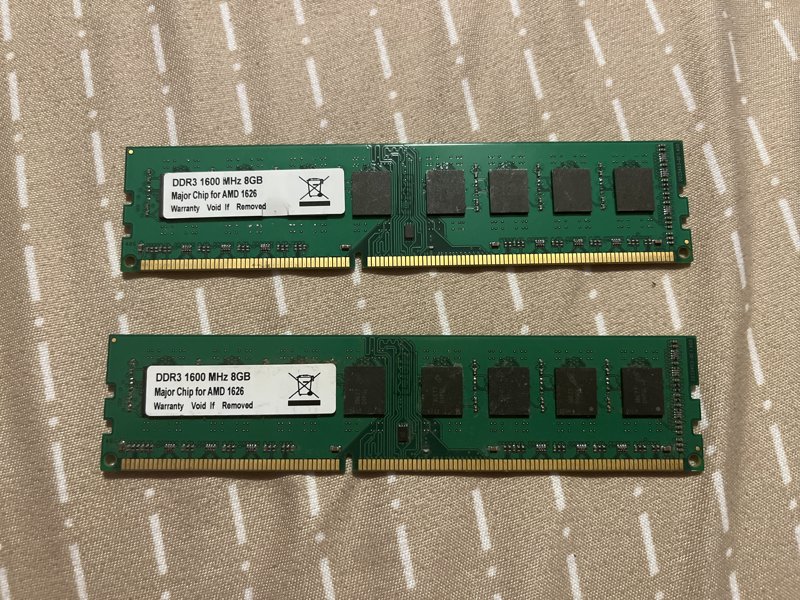 2xplacute ram 8GB DDR3
