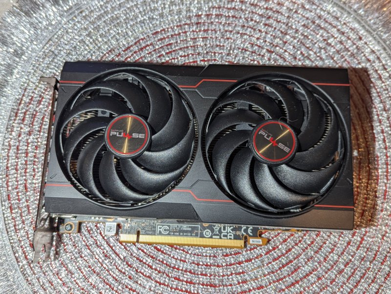 Placa video Sapphire Radeon RX 6600 PULSE, 8GB GDDR6 Impecabila - Image 1