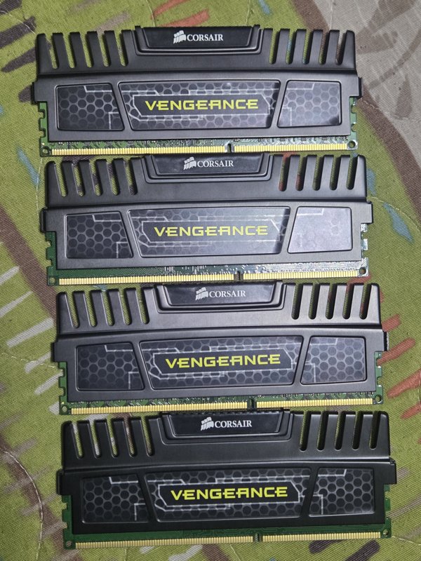 Kit Memorie RAM Corsair Vengeance 16GB - Image 1