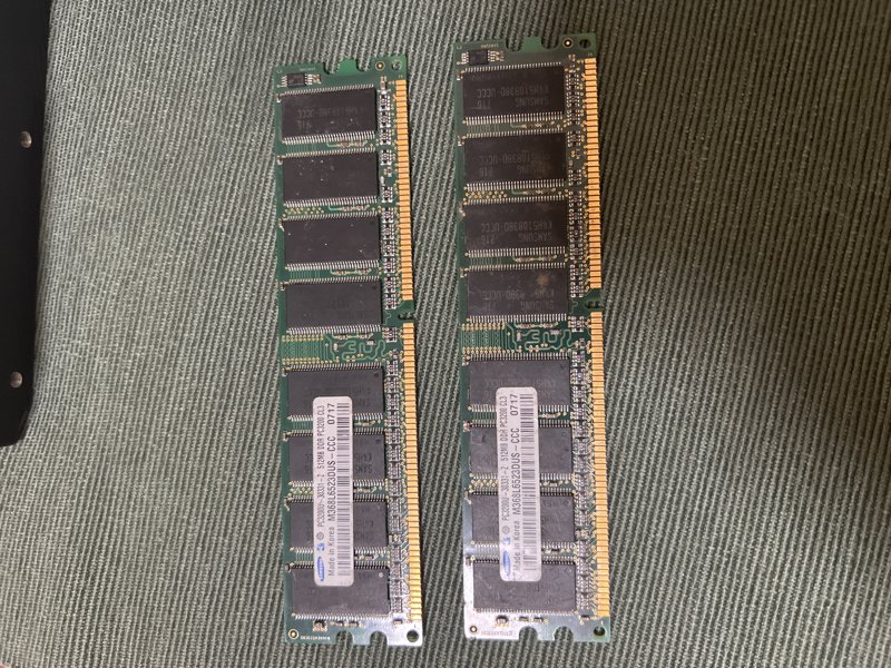 2x RAM Samsung / 512MB