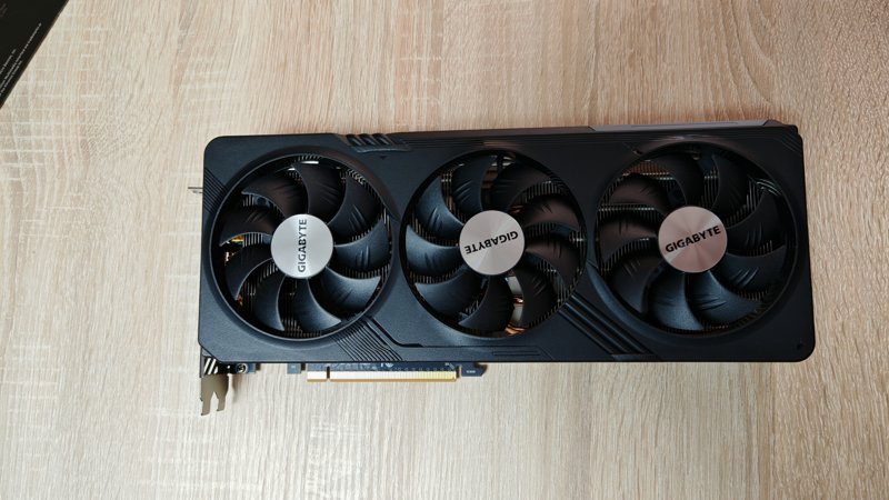 Vând placă video Gigabyte RX 7800 XT - Image 2